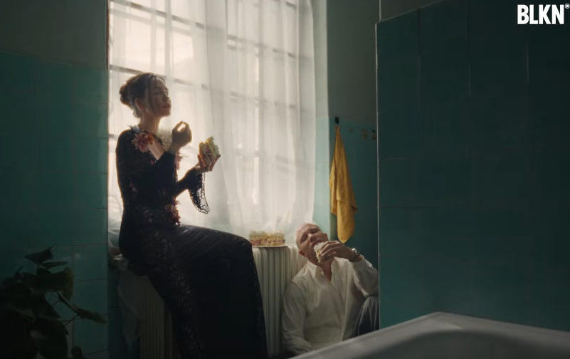 "Da smo krenuli sa idejom da šokiramo ljude, trebalo bi nam sto života": Relja otvoreno progovorio o provokativnom spotu sa Nikolijom koji je zapalio region 3 Screenshot 2025 06 02 152202