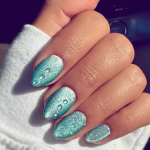 10 ideja za savršen letnji manikir pravo iz londonskih nail salona 15 Screenshot 2025 07 01 152242