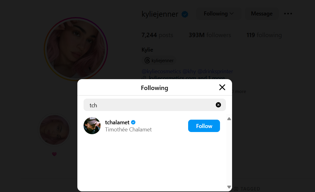 Sada su zvanični i na Instagramu! Nakon više od dve godine zabavljanja Kajli Džener je odlučila da potvrdi vezu i na ovaj način 2 Screenshot 2025 07 02 110015
