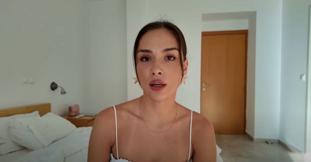 "To je to što se tiče mog života u Beogradu": Anja Bla zauvek napustila Srbiju, pa priznala da je prodala auto vredan 100.000 evra koji je dobila do Bake (VIDEO) 1 Screenshot 2025 07 07 100541