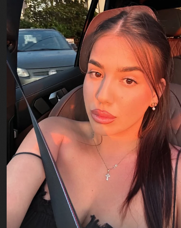 Una Čolić ne prestaje da privlači pažnju: Novi selfi Čoline ćerke pokrenuo lavinu komentara, jedan luksuzni detalj svima je zapao za oko (FOTO) 2 Screenshot 2025 08 06 104616