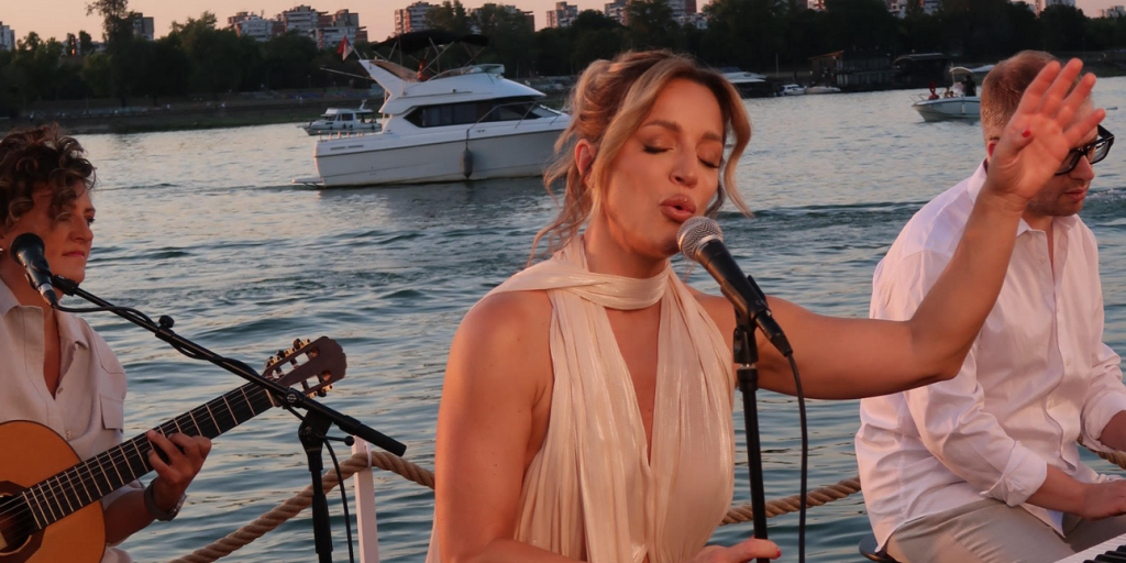"Poslednja želja moje mame je bila da snimim ovu pesmu": Tijana Bogićević progovorila o dirljivoj numeri koja je rasplakala region 1 Screenshot 2025 09 02 123319