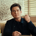 Od porodičnih skandala do najmračnijih tajni: 17 najšokantnijih detalja otkrivenih u dokumentarcu „aka Charlie Sheen“ 7 Screenshot 2025 09 10 151444