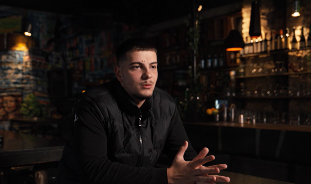 Strahinja Kotlaja podelio nepoznate detalje iz privatnog života: Priznao čime se bavio pre takmičenja, pa otkrio koja koleginica iz Show-a mu je najlepša 1 Screenshot 2025 11 06 152019