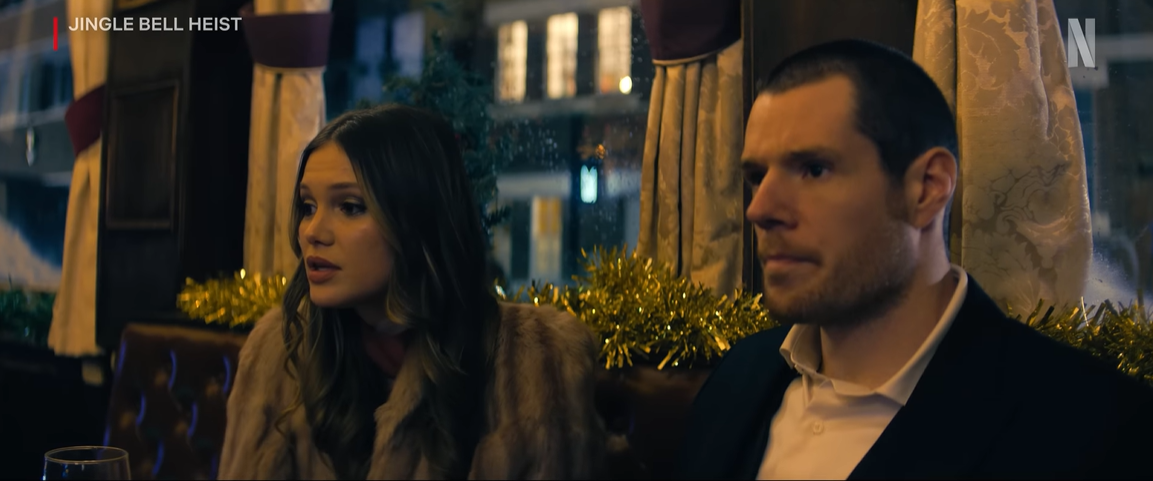 Na Netflix stiže potpuno drugačiji praznični film: Božićna pljačka i ljubavna priča koja će vas nasmejati do suza - ovaj hit se ne propušta 3 Screenshot 2025 11 24 154525