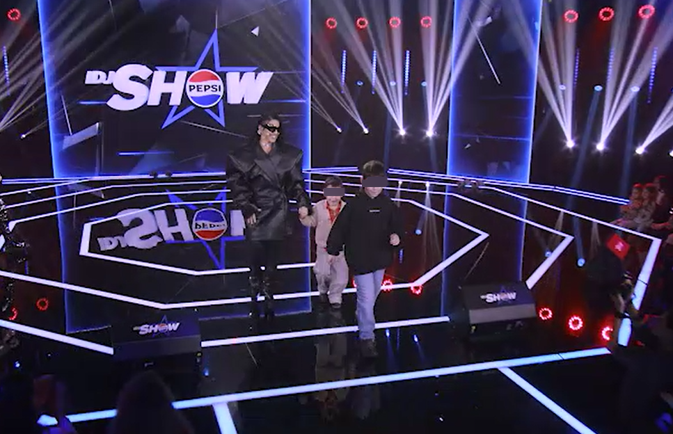 Naslednici Seke Aleksić na sceni IDJ Pepsi Show-a! Pevačica dobila pojačanje, emotivan trenutak raznežio publiku 4 seka sa decom 2