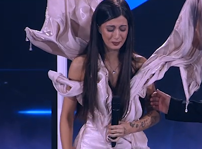 Pirueta se slomila na sceni: U suzama prekinula nastup, emotivni trenutak rasplakao i Natašu Bekvalac 5 Screenshot 2025 12 19 131948