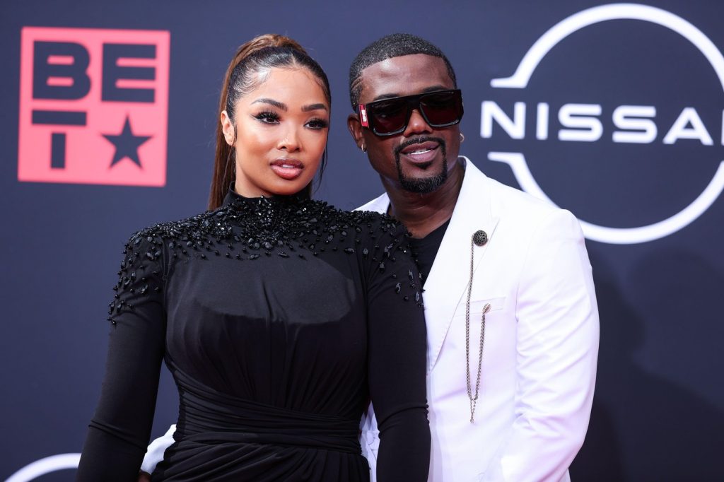 Bivši Kim Kardašijan uhapšen pred kamerama! Uperio pištolj u bivšu suprugu tokom jezivog Instagram lajva - policija upala usred haosa 1 profimedia 0703875058